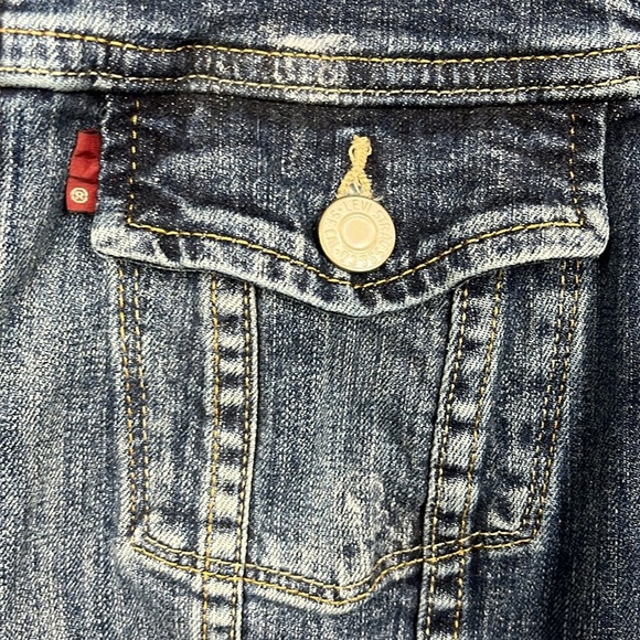 Levi’s Womens Classic Jean Jacket L Dark Wash Some Fading Button Down Pockets - Picture 4 of 14